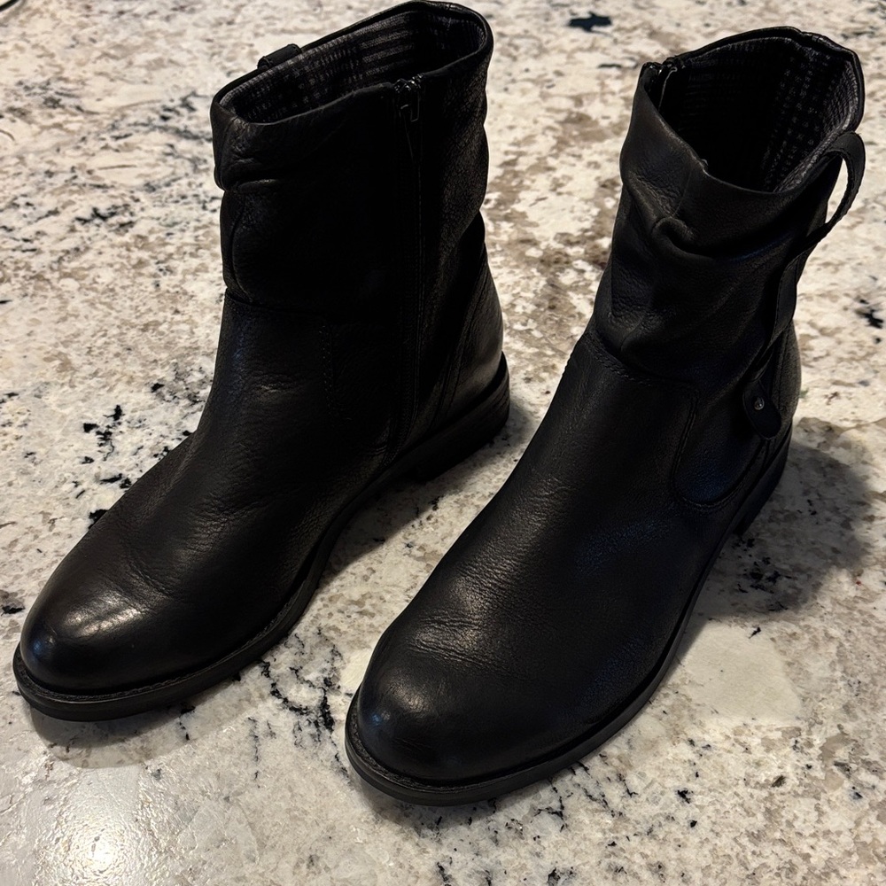 Abeo biosystem black booties with metatarsal support.